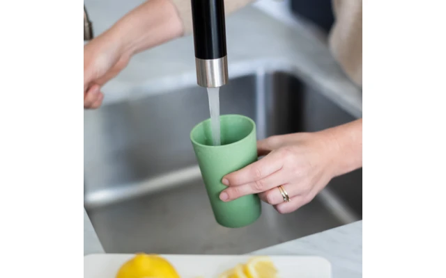 Koziol Connect Cup L Trinkbecher 350 Ml Nature Leaf Green 3 Koziol Connect Cup L Trinkbecher 350 Ml Nature Leaf Green – Bild 3